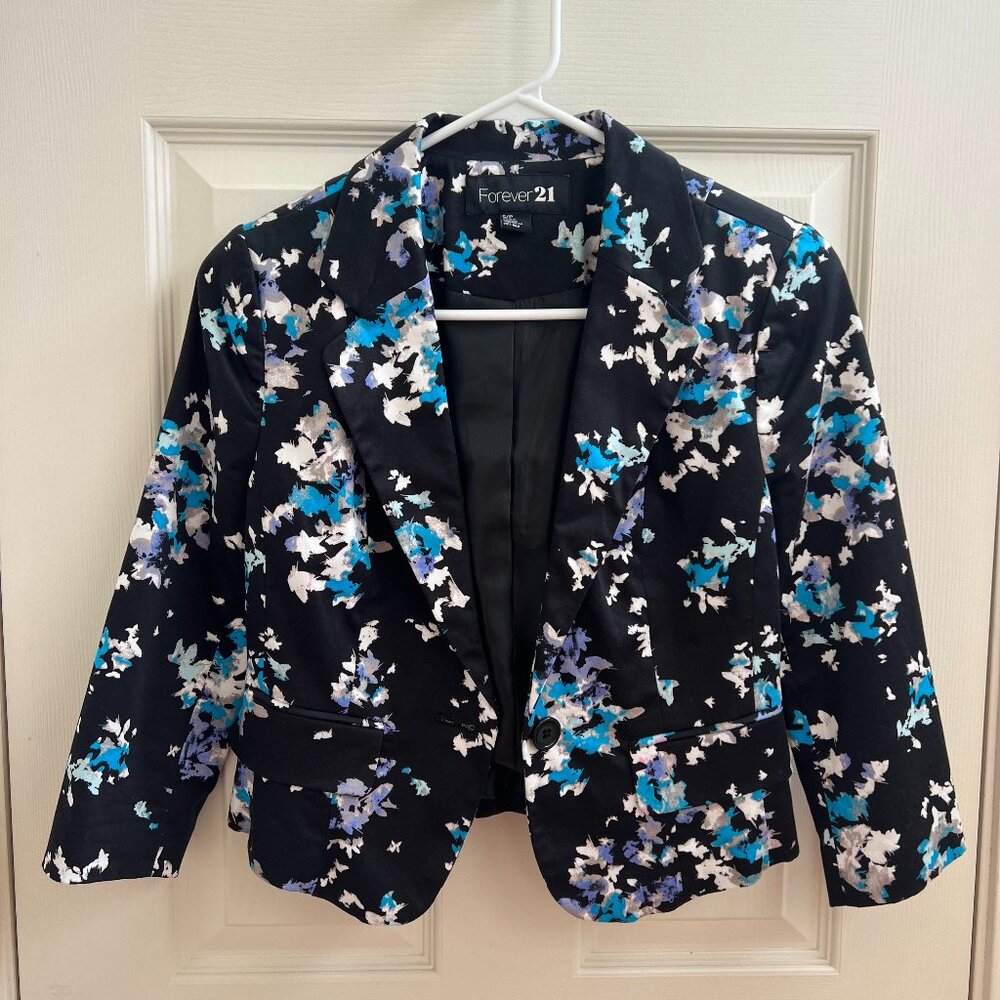 Forever 21 3/4 sleeve floral blazer Size S BRAND NEW